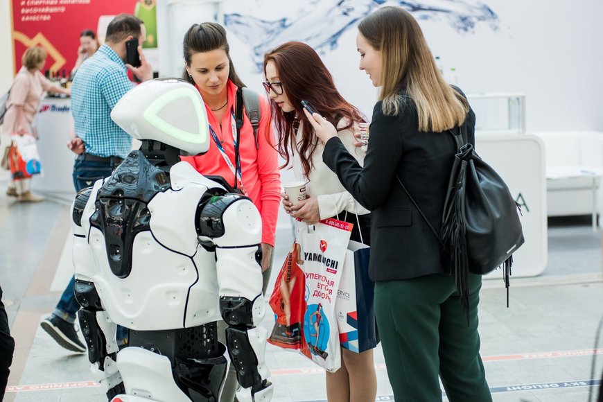 Философы научат россиян общаться с роботами. Promobot и ПНИПУ проводят исследование